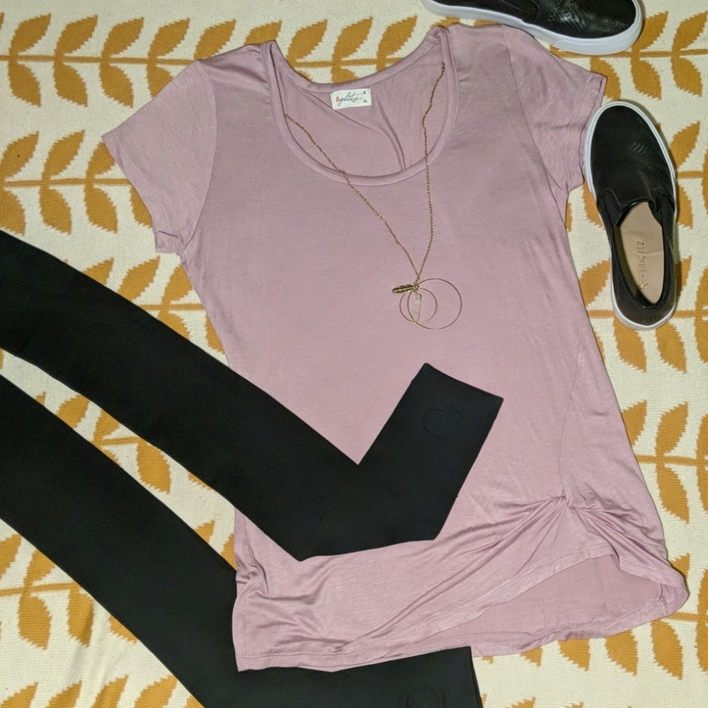 Glitz mauve knotted tee NWOT